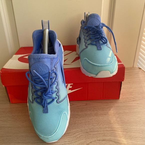 Huarache Run Ombré Blue Sneakers - Women - Picture 10 of 11
